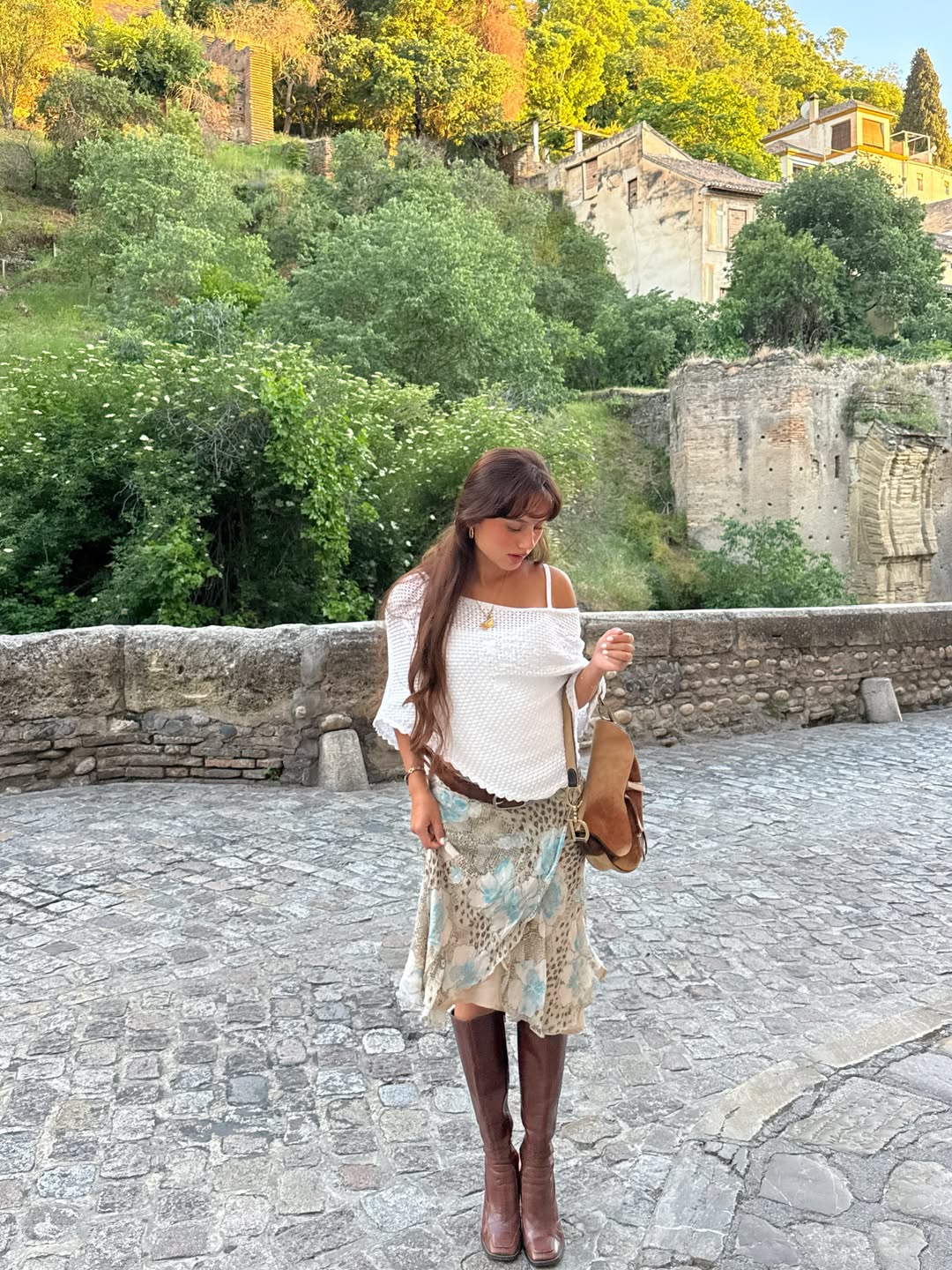Rom-Com Fall Outfits With A Midi Skirt And Knee High Boots