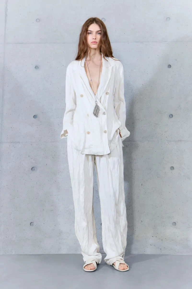 Emporio Armani Spring 2027 Gives Soft Suits a ’70s Streak