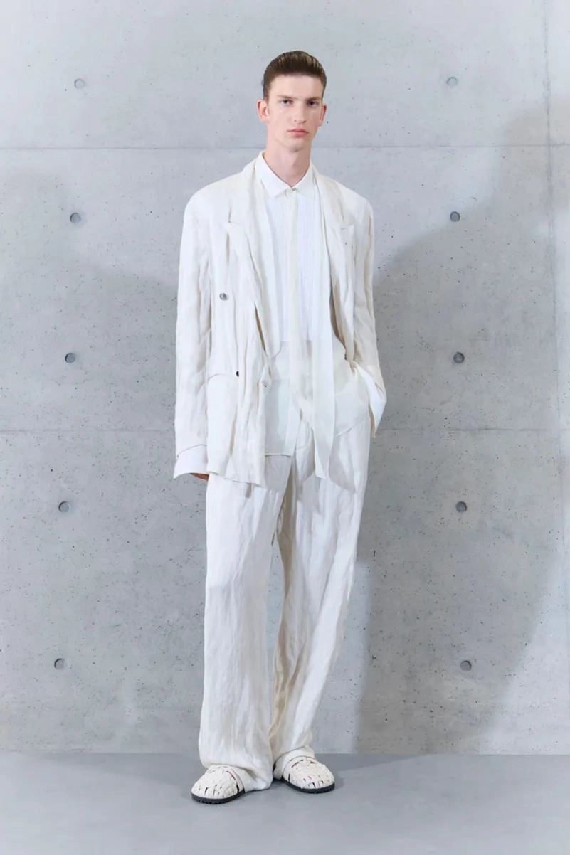 Emporio Armani Spring 2027 Gives Soft Suits a ’70s Streak
