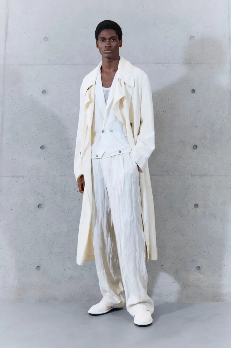 Emporio Armani Spring 2027 Gives Soft Suits a ’70s Streak