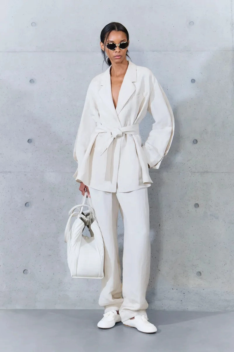 Emporio Armani Spring 2027 Gives Soft Suits a ’70s Streak