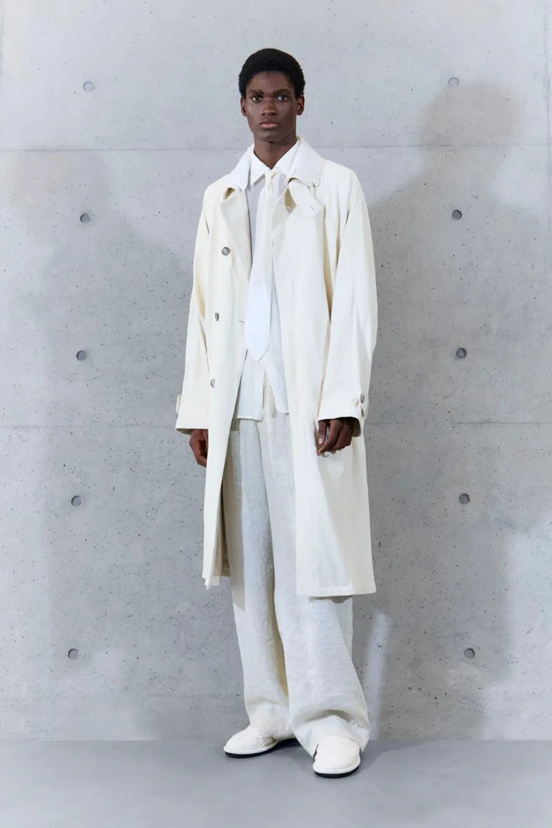 Emporio Armani Spring 2027 Gives Soft Suits a ’70s Streak