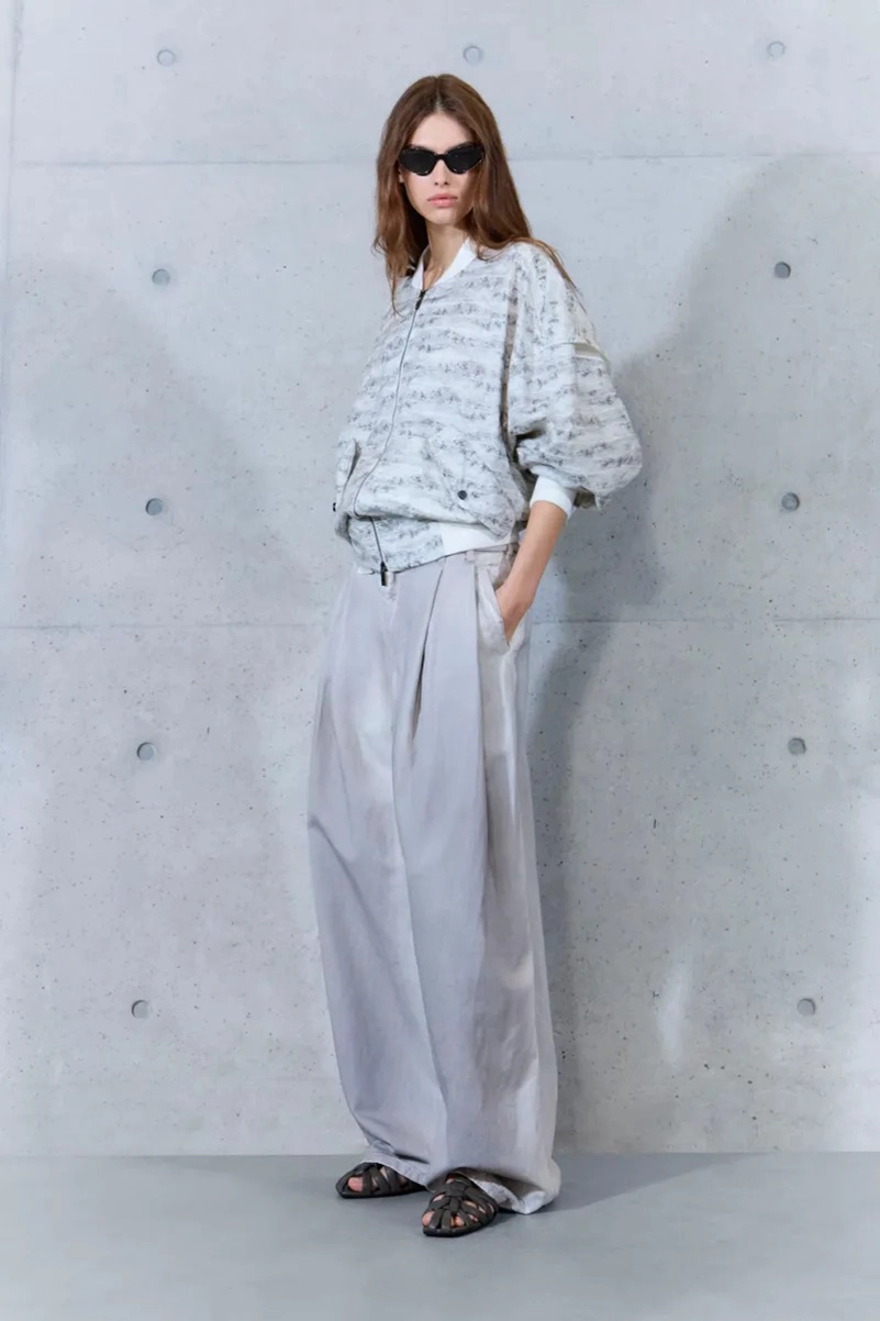 Emporio Armani Spring 2027 Gives Soft Suits a ’70s Streak