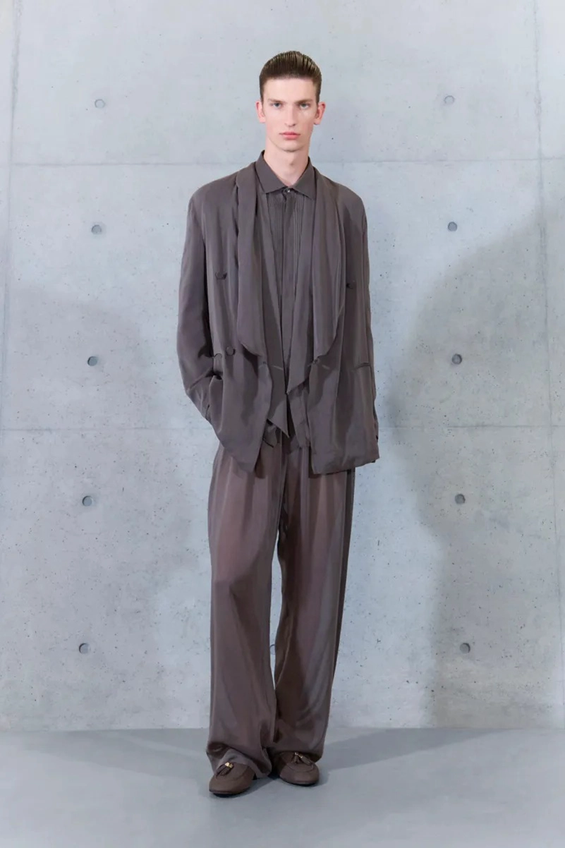 Emporio Armani Spring 2027 Gives Soft Suits a ’70s Streak