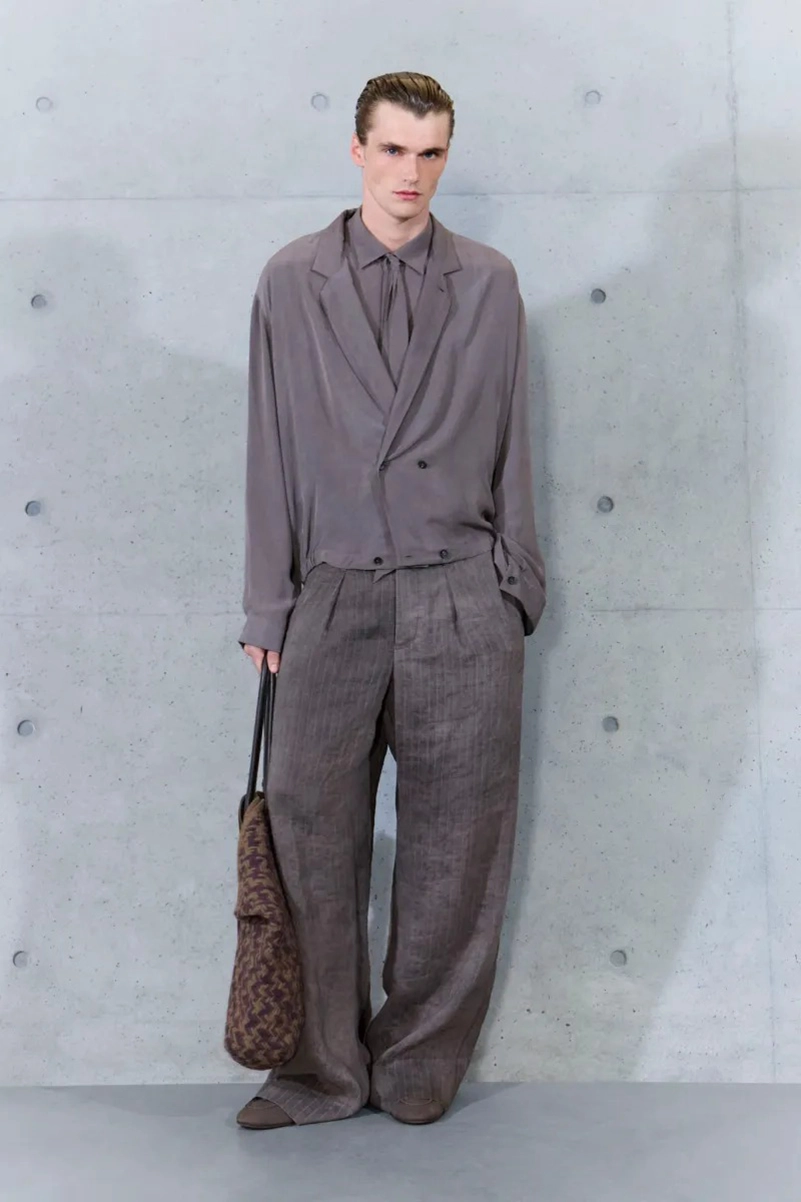 Emporio Armani Spring 2027 Gives Soft Suits a ’70s Streak