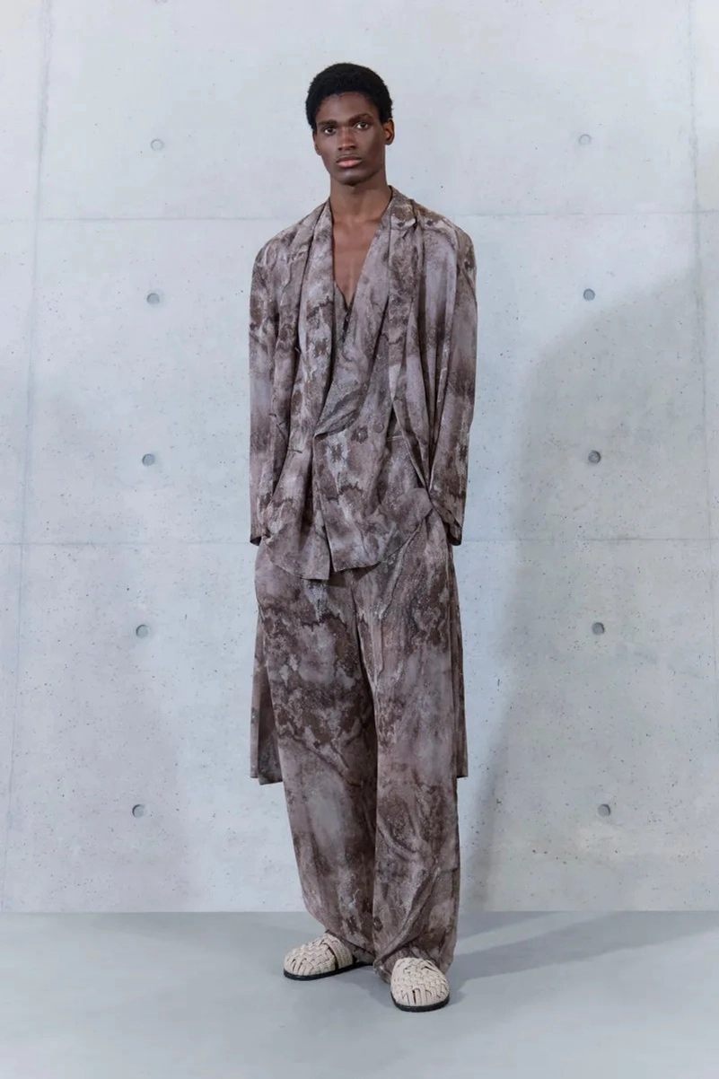 Emporio Armani Spring 2027 Gives Soft Suits a ’70s Streak