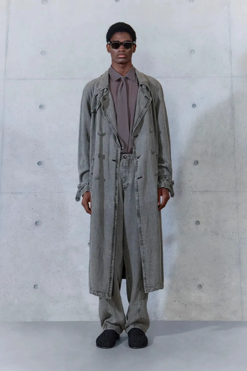 Emporio Armani Spring 2027 Gives Soft Suits a ’70s Streak