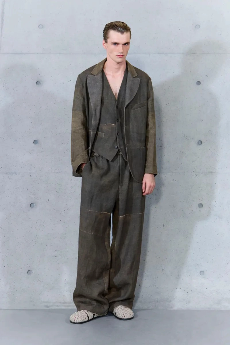 Emporio Armani Spring 2027 Gives Soft Suits a ’70s Streak