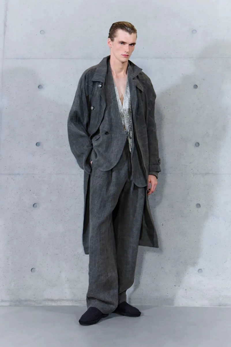 Emporio Armani Spring 2027 Gives Soft Suits a ’70s Streak