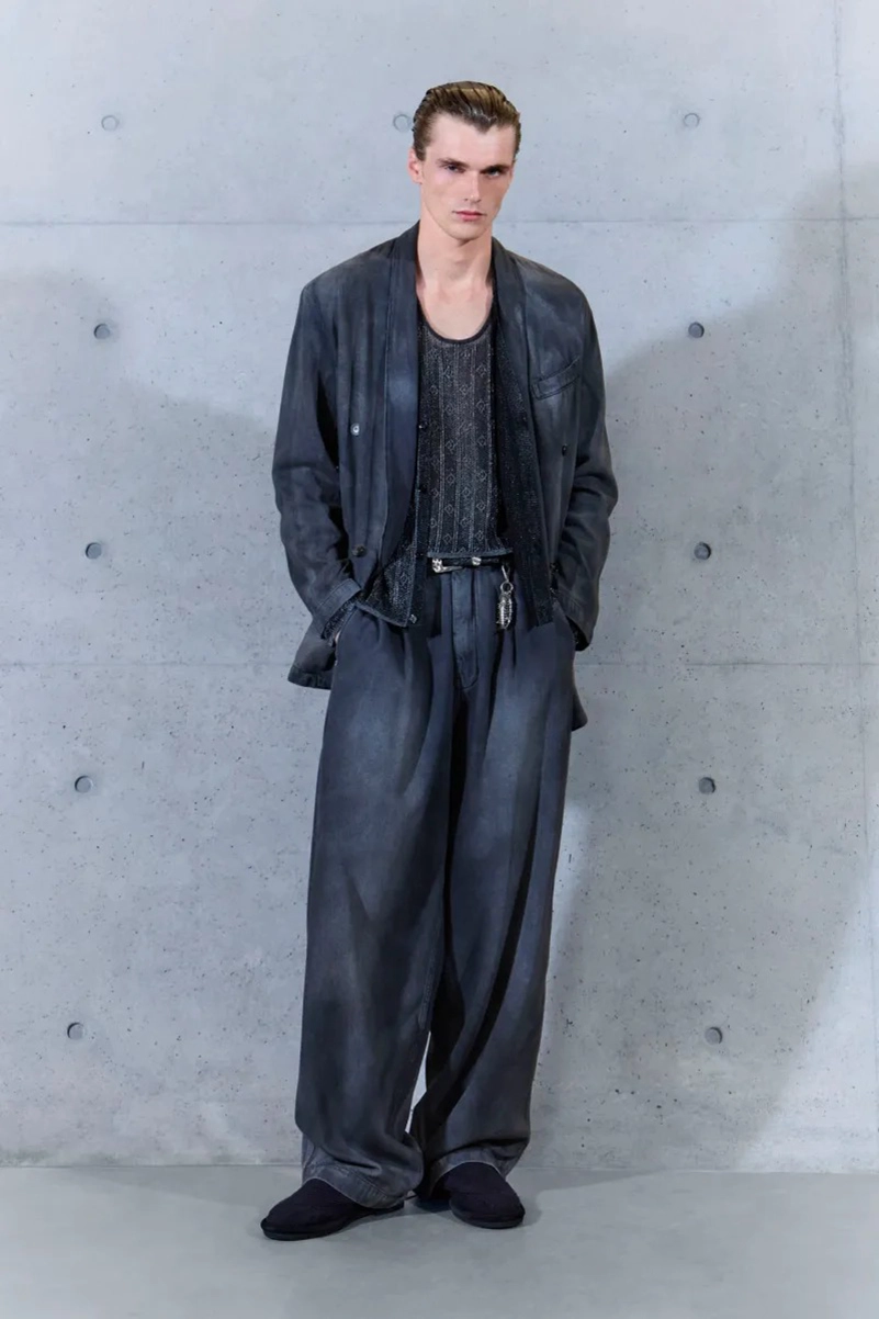 Emporio Armani Spring 2027 Gives Soft Suits a ’70s Streak