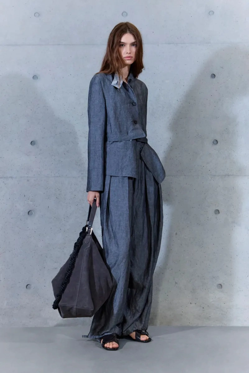 Emporio Armani Spring 2027 Gives Soft Suits a ’70s Streak