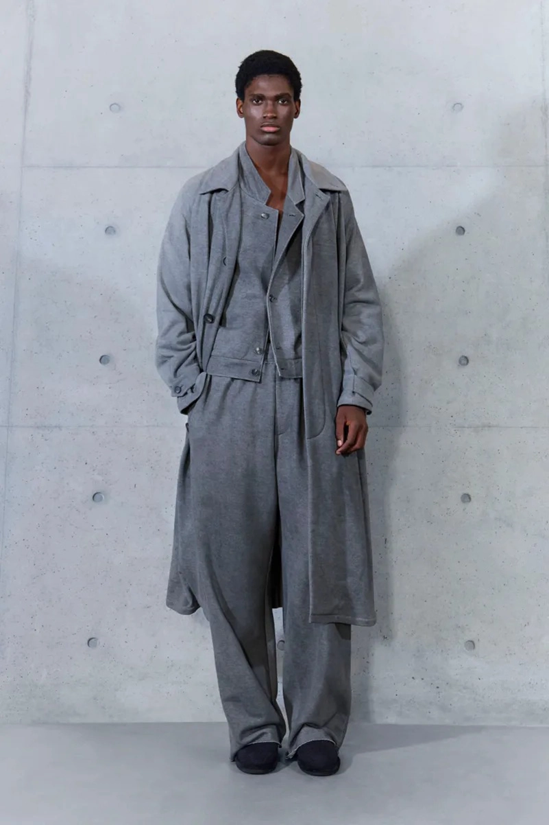 Emporio Armani Spring 2027 Gives Soft Suits a ’70s Streak