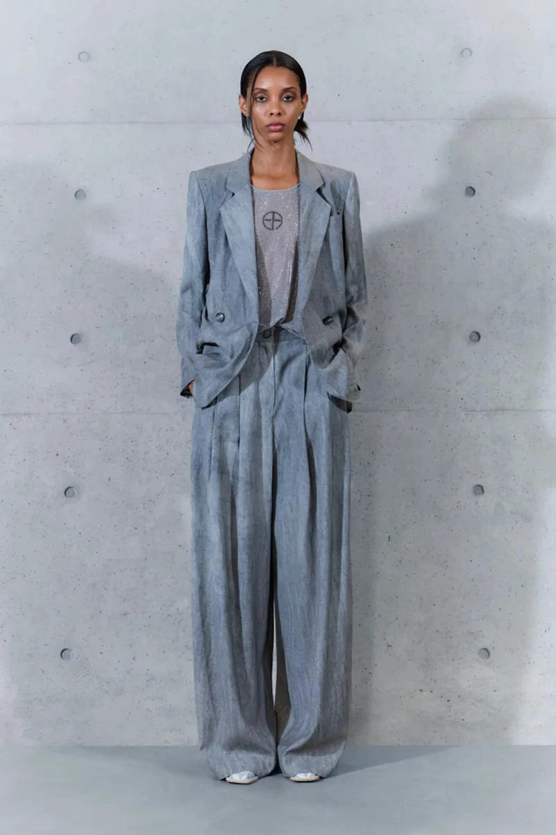 Emporio Armani Spring 2027 Gives Soft Suits a ’70s Streak