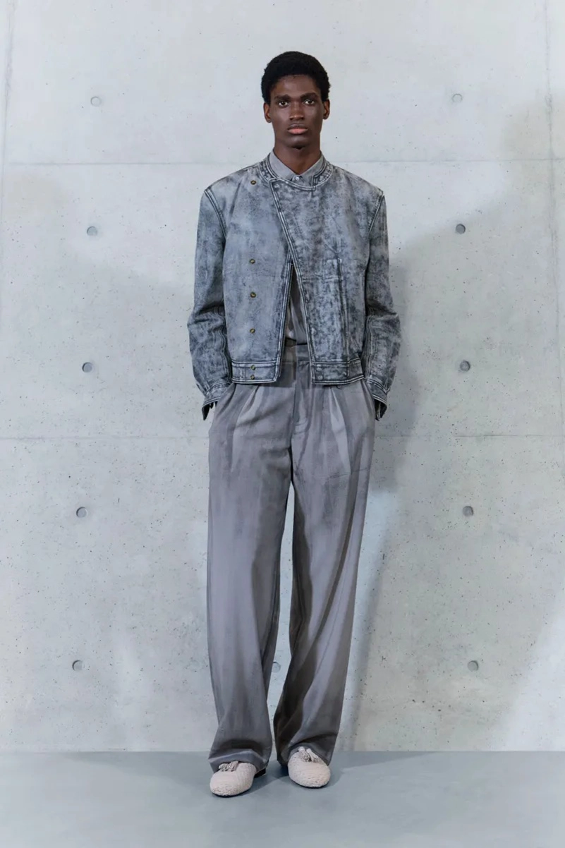 Emporio Armani Spring 2027 Gives Soft Suits a ’70s Streak