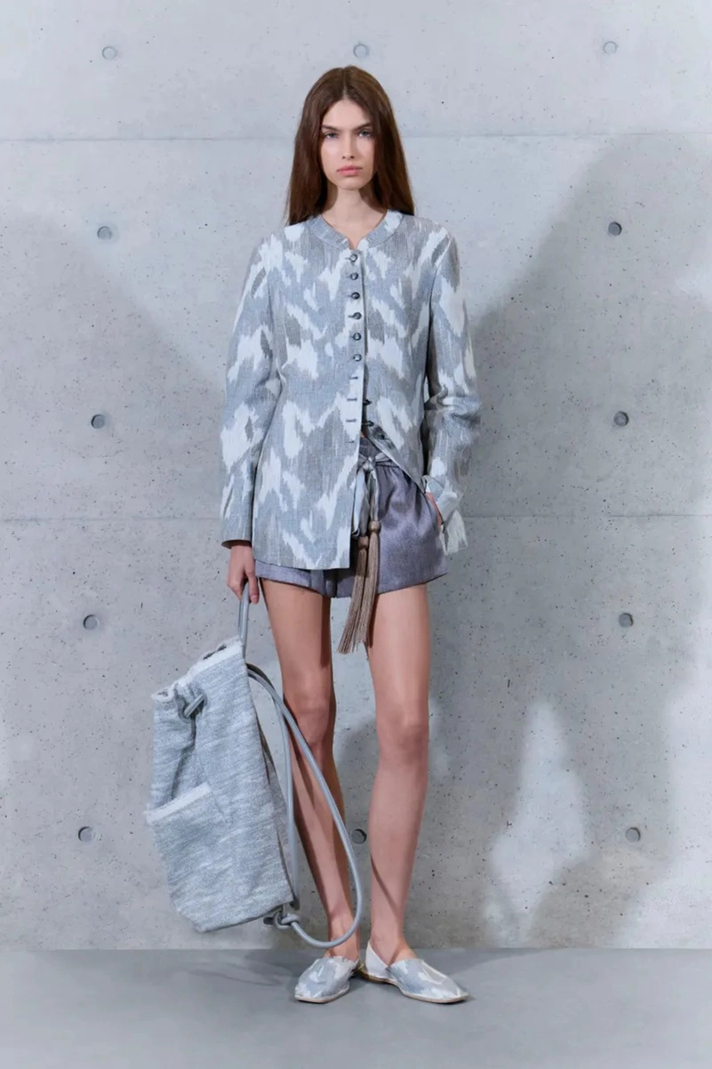 Emporio Armani Spring 2027 Gives Soft Suits a ’70s Streak