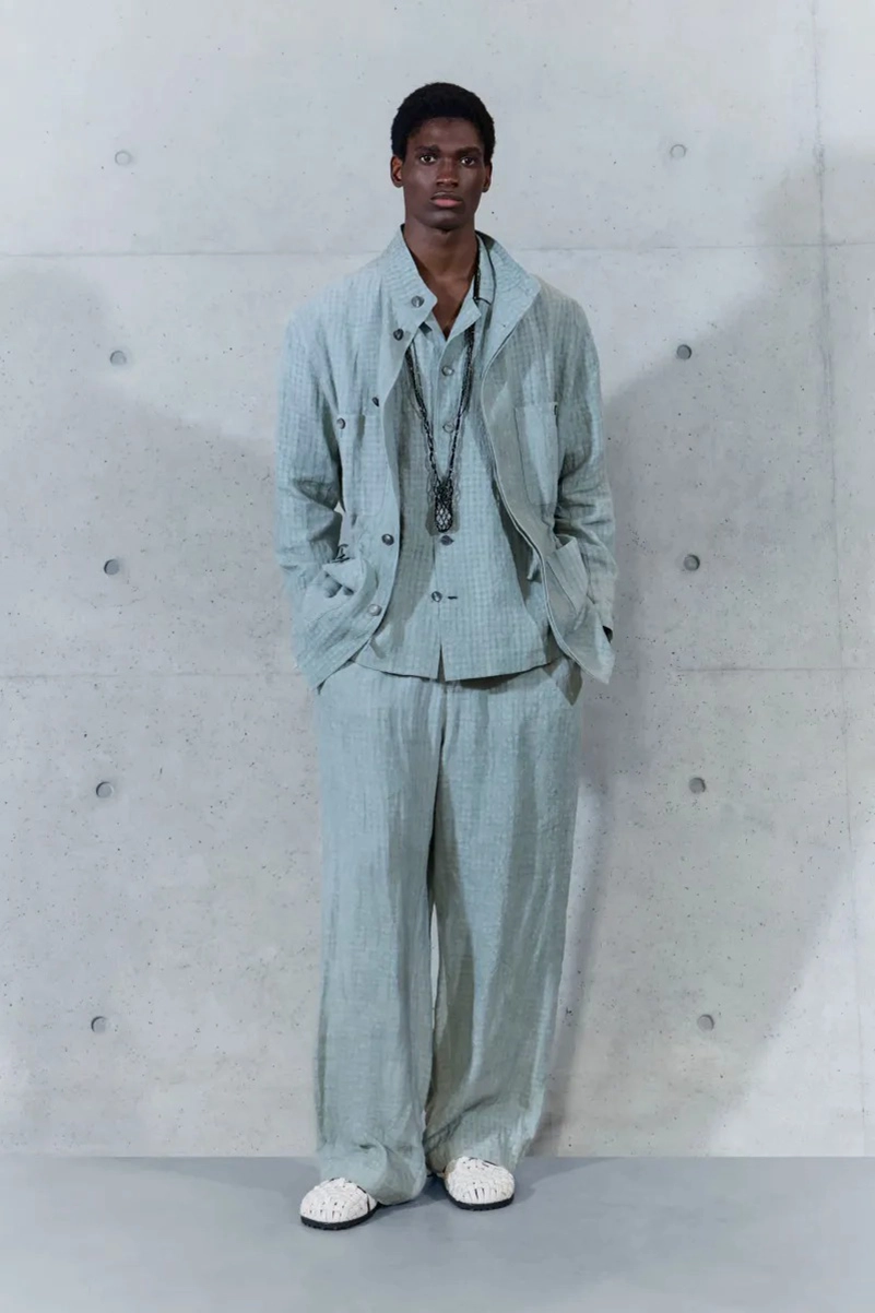 Emporio Armani Spring 2027 Gives Soft Suits a ’70s Streak