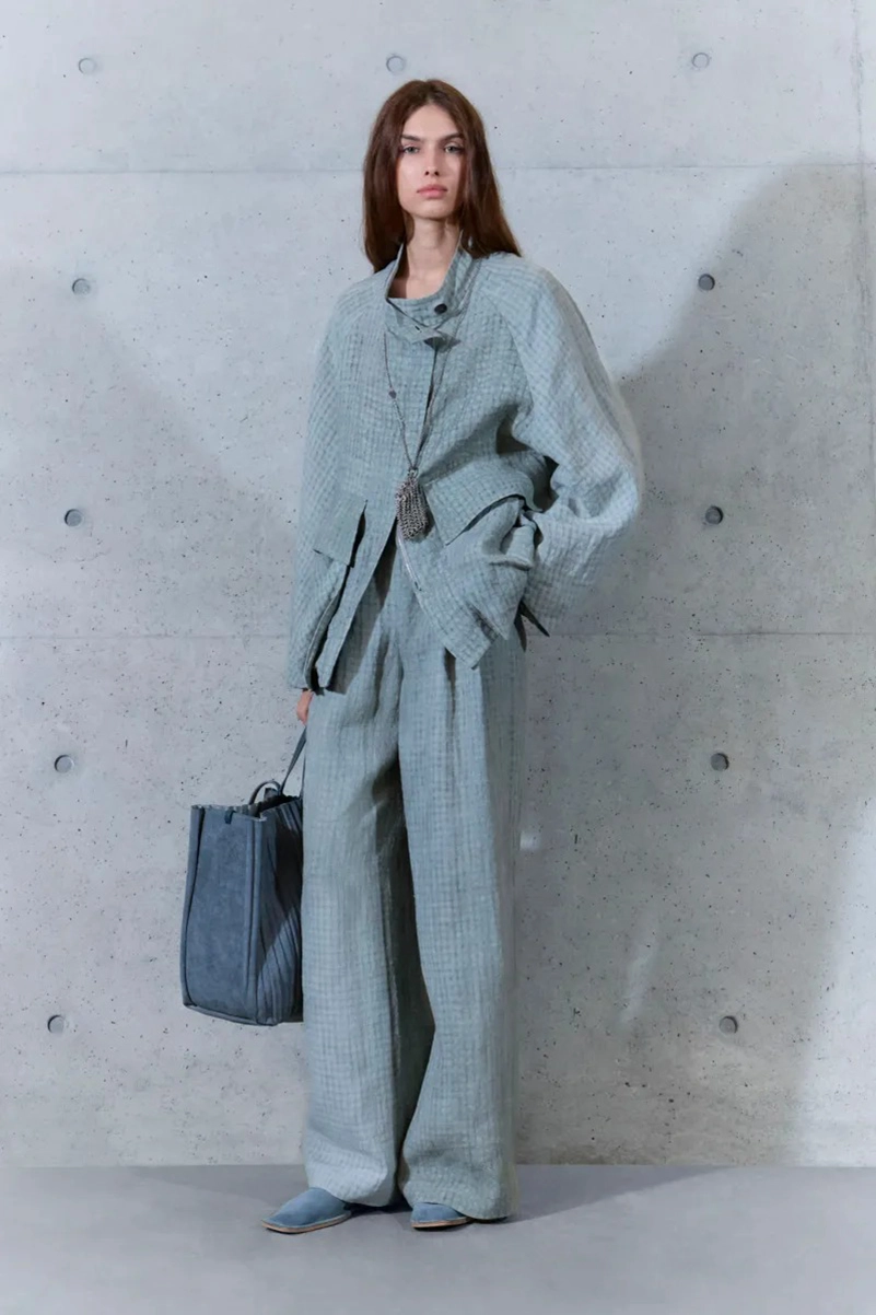 Emporio Armani Spring 2027 Gives Soft Suits a ’70s Streak