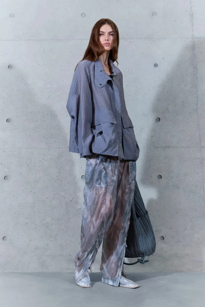 Emporio Armani Spring 2027 Gives Soft Suits a ’70s Streak