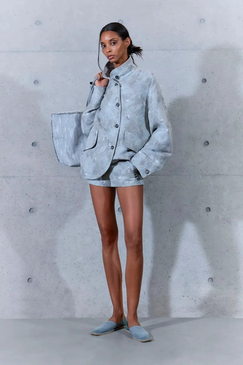 Emporio Armani Spring 2027 Gives Soft Suits a ’70s Streak