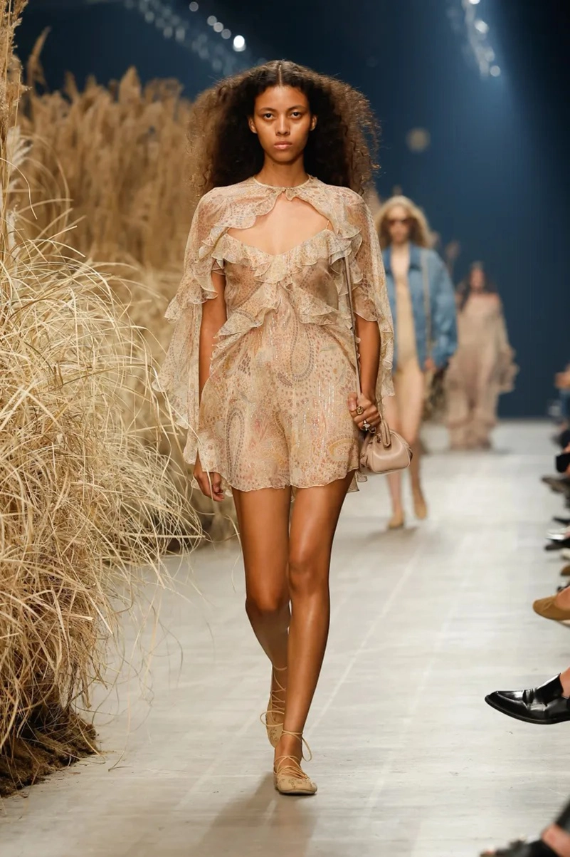 Etro Spring 2027 Gives Its Bohemian Staples A Lighter Touch