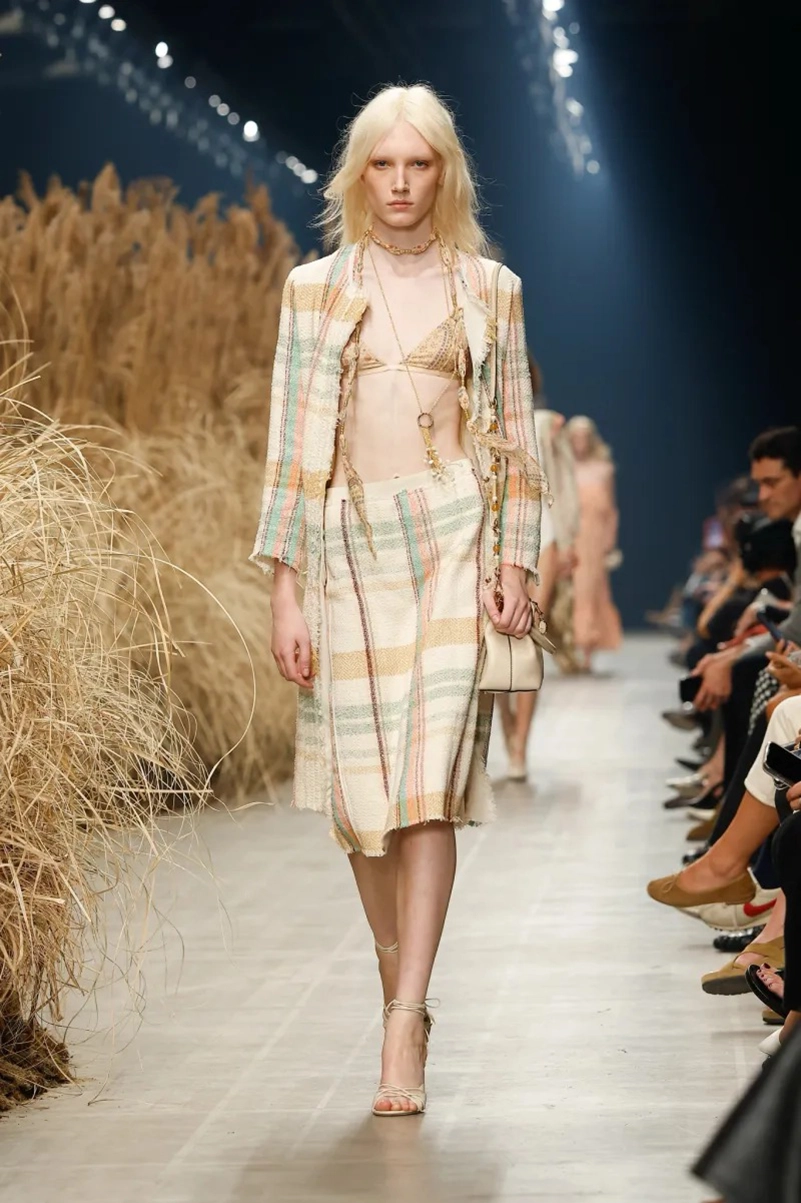 Etro Spring 2027 Gives Its Bohemian Staples A Lighter Touch
