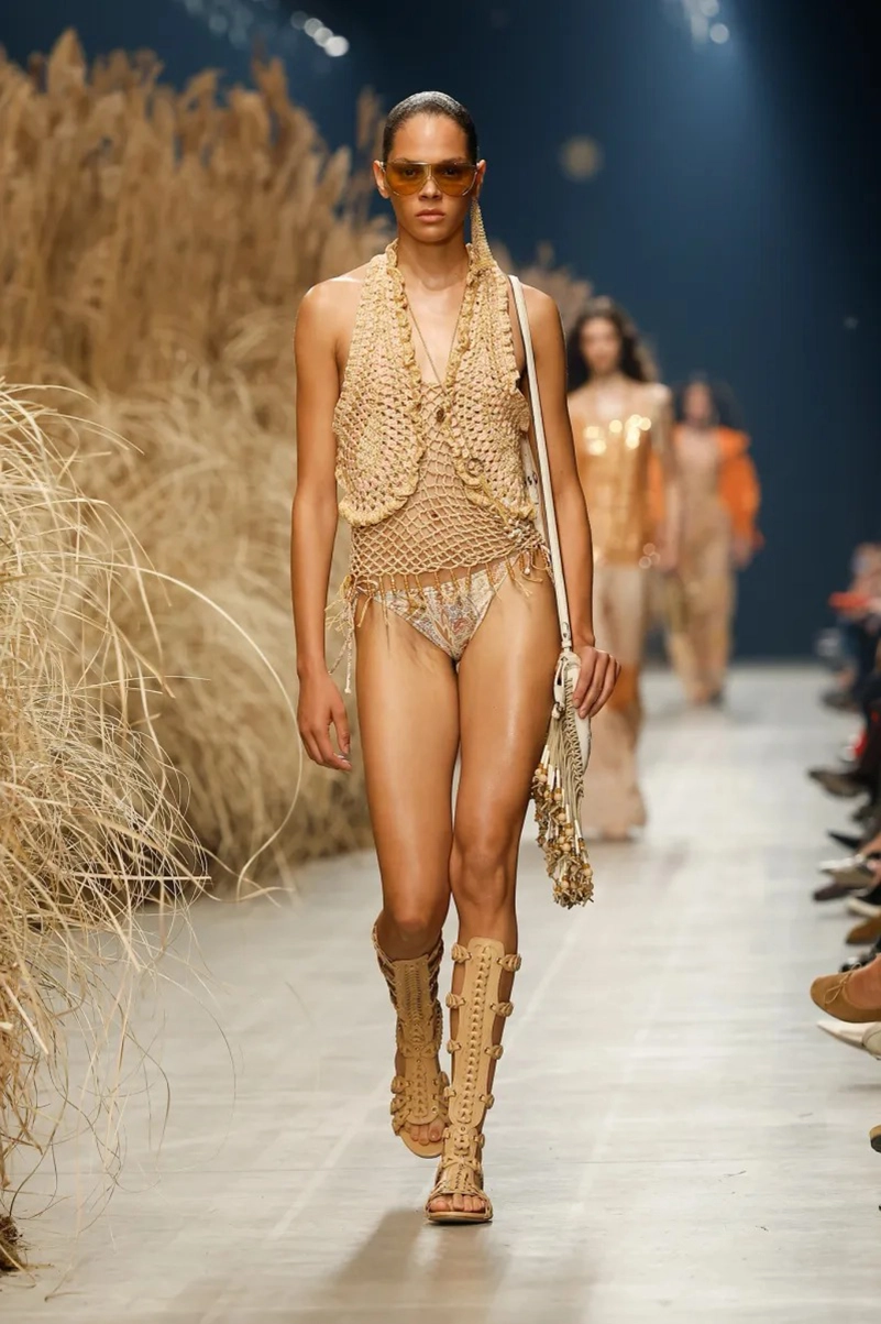 Etro Spring 2027 Gives Its Bohemian Staples A Lighter Touch