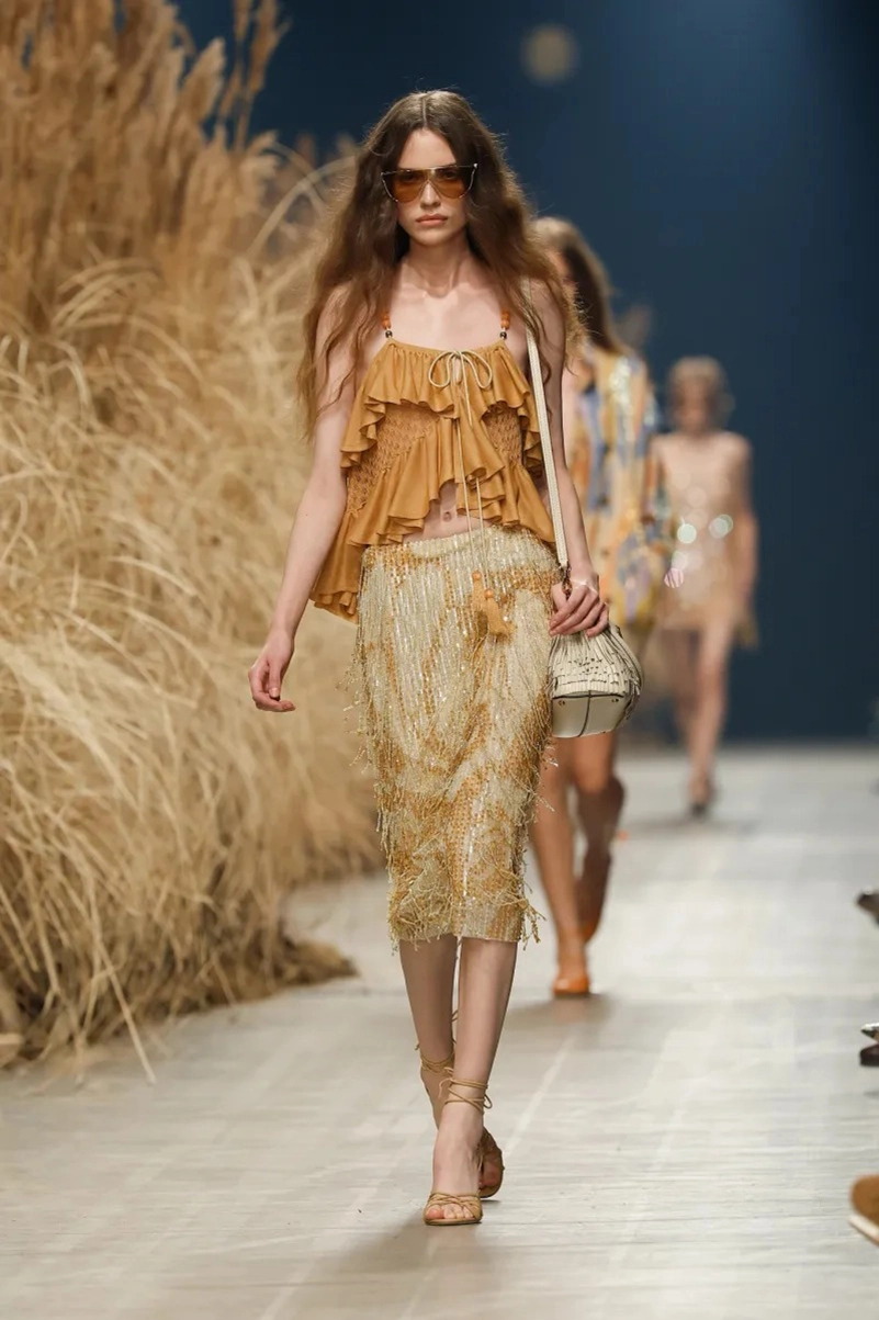 Etro Spring 2027 Gives Its Bohemian Staples A Lighter Touch