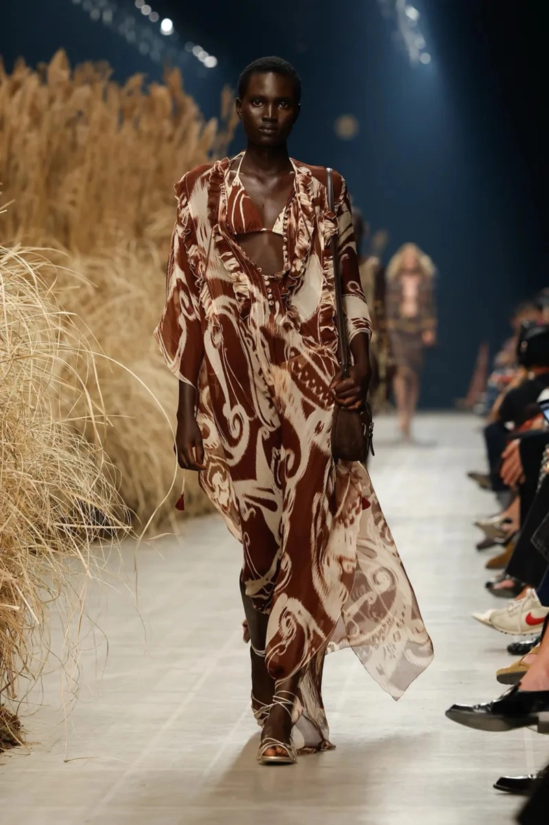 Etro Spring 2027 Gives Its Bohemian Staples A Lighter Touch