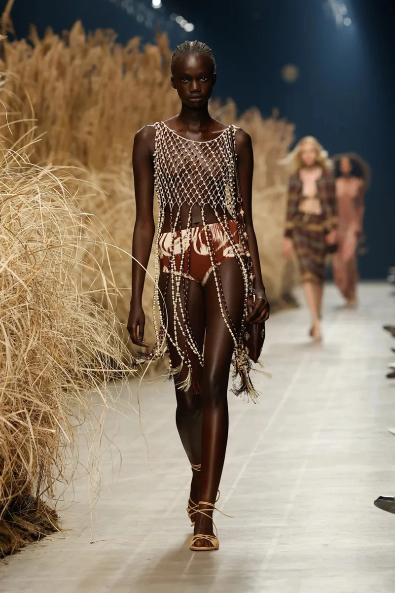Etro Spring 2027 Gives Its Bohemian Staples A Lighter Touch