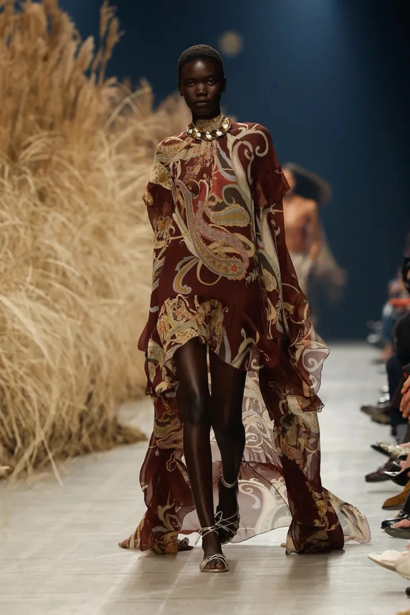 Etro Spring 2027 Gives Its Bohemian Staples A Lighter Touch
