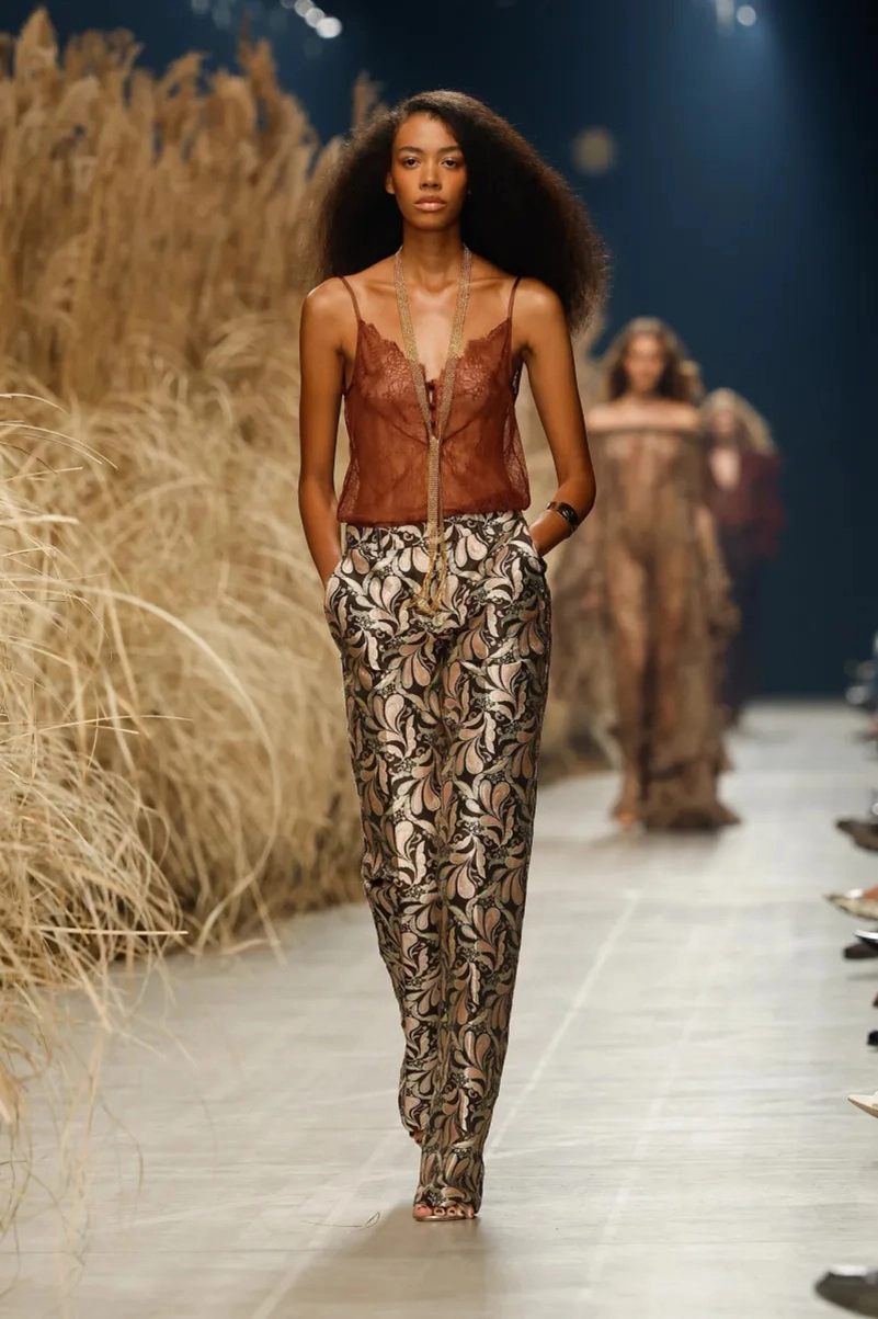 Etro Spring 2027 Gives Its Bohemian Staples A Lighter Touch