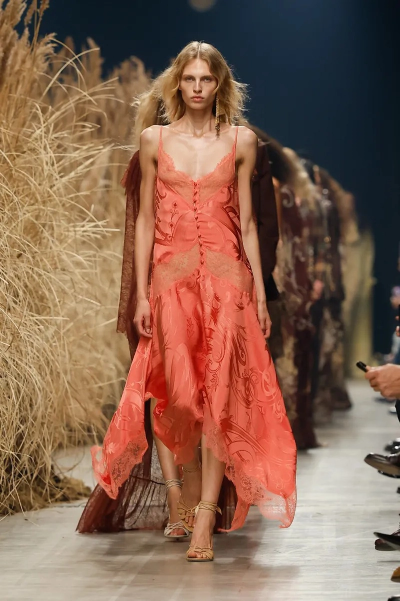Etro Spring 2027 Gives Its Bohemian Staples A Lighter Touch