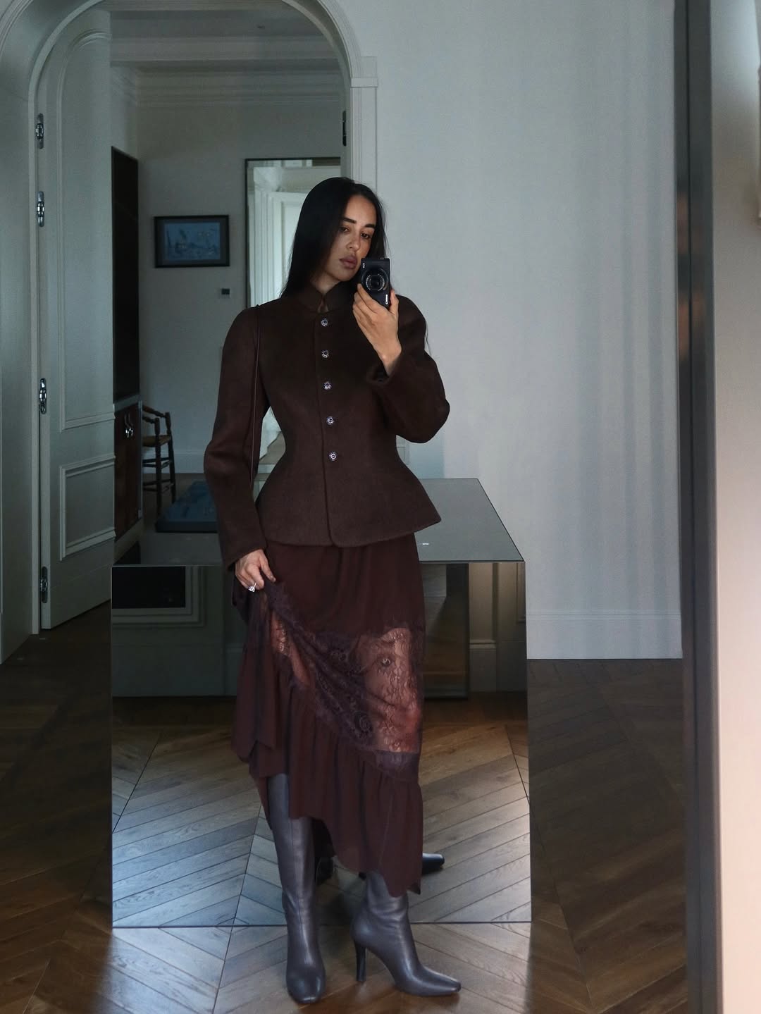 10 Vamp Romantic Outfits That Embrace Your Dark Side